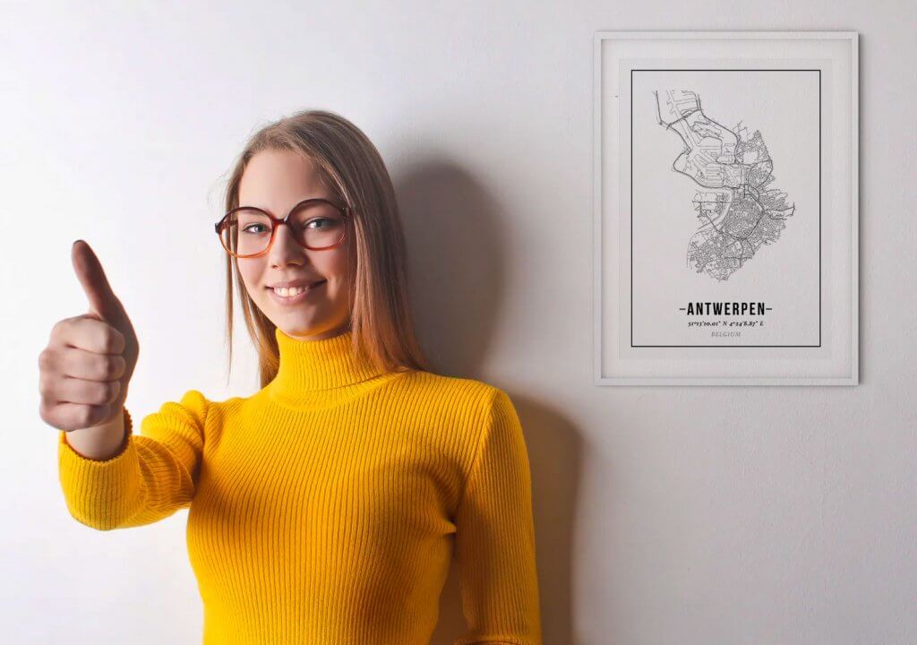 Vrouw met City Map Poster van Antwerpen